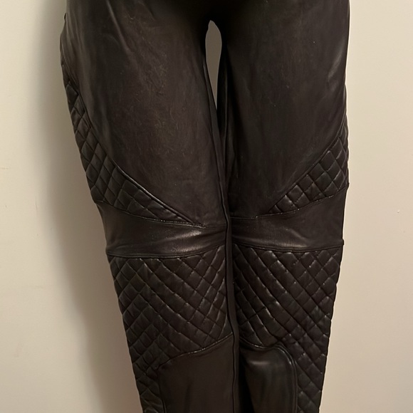 SPANX — DETAILED LEGGING - Picture 2 of 3